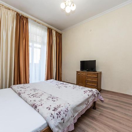 Видовая Квартира На Улице Крещатик. Kijów Zewnętrze zdjęcie
